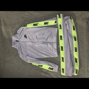 Nike Kids Stylish Grey and neon athletic 2 piece , SIZE 4T